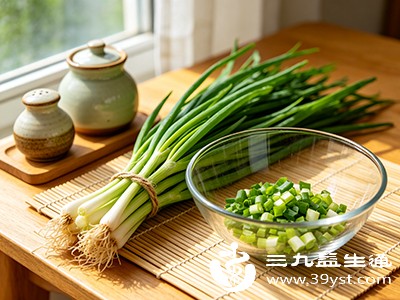 对香葱过敏的人群应禁止食用,以免引发皮肤瘙痒、红疹、呼吸困难等过敏反应 对香葱过敏的人群应禁止食用,以免引发皮肤瘙痒、红疹、呼吸困难等过敏反应