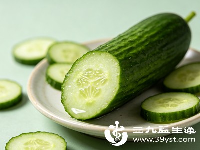 市面上部分黄瓜经过催熟、打蜡处理,残留的化学物质,长期摄入会影响母体代谢,存在健康隐患 市面上部分黄瓜经过催熟、打蜡处理,残留的化学物质,长期摄入会影响母体代谢,存在健康隐患