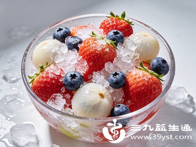 避免生冷食物,晨起脾胃阳气最弱,吃冰牛奶、生冷水果,会损伤脾胃阳气,导致孩子体质虚寒、频繁生病 避免生冷食物,晨起脾胃阳气最弱,吃冰牛奶、生冷水果,会损伤脾胃阳气,导致孩子体质虚寒、频繁生病