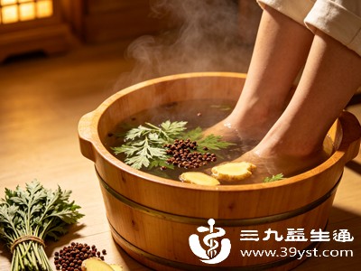 很多人把中药泡脚当成“懒人减肥法”,觉得只要每天泡脚,不用控制饮食、不用运动就能瘦 很多人把中药泡脚当成“懒人减肥法”,觉得只要每天泡脚,不用控制饮食、不用运动就能瘦