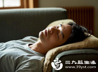 打呼噜危害大 4个日常小技巧调理睡姿+饮食 轻松改善睡眠质量