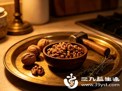 核桃富含不饱和脂肪酸,容易氧化变质,应密封保存在阴凉干燥处,避免阳光直射 核桃富含不饱和脂肪酸,容易氧化变质,应密封保存在阴凉干燥处,避免阳光直射