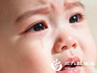 宝宝哭闹小便黄 警惕新生儿上火 这篇科普帮你快速识别不踩坑