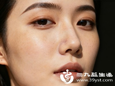 告别“斑点脸” 不打针不用药 普通人也能学会的科学淡斑法