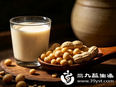 花生黄豆豆浆的搭配可以灵活调整,加入少量其他食材,能让营养更上一层楼。比如加入几颗红枣,增加甜味,无需额外加糖,适合控糖人群 花生黄豆豆浆的搭配可以灵活调整,加入少量其他食材,能让营养更上一层楼。比如加入几颗红枣,增加甜味,无需额外加糖,适合控糖人群