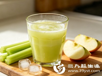 西芹苹果汁:强效燃脂,消水肿利器 西芹苹果汁:强效燃脂,消水肿利器