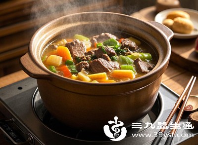 熟食（如煮汤、蒸制）更温和，适合老人、儿童及脾胃虚弱人群