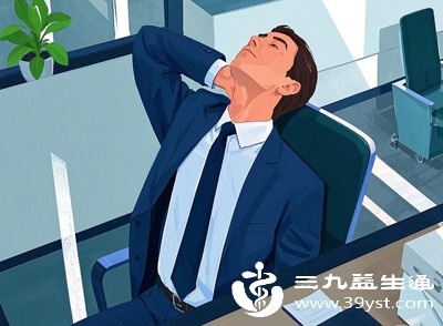 颈椎错位的症状范围更广,除了颈部不适,还会出现头晕、头痛、头皮麻木、手臂麻木、手指灵活度下降等,严重时还会影响走路平衡 颈椎错位的症状范围更广,除了颈部不适,还会出现头晕、头痛、头皮麻木、手臂麻木、手指灵活度下降等,严重时还会影响走路平衡