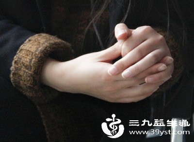 越抓越痒 手心发痒不是小毛病 这些隐患要警惕