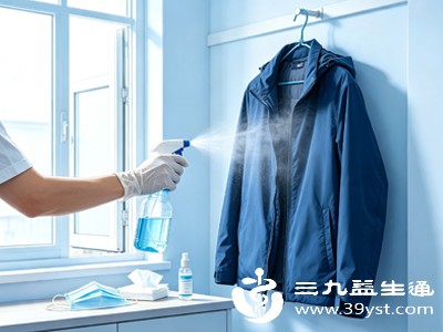 很多人觉得,酒精喷得越多、衣服越湿,杀菌越彻底,这其实是错误的 很多人觉得,酒精喷得越多、衣服越湿,杀菌越彻底,这其实是错误的