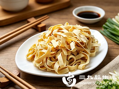 虽然千张营养丰富且适合减肥,但过量食用仍会导致热量超标 虽然千张营养丰富且适合减肥,但过量食用仍会导致热量超标