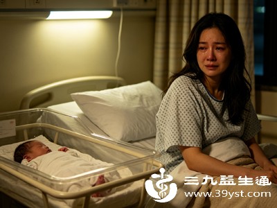 剖腹产子宫恢复较慢,需密切观察恶露颜色、量、气味,正常4–6周可排净,由鲜红色逐步转为淡黄色 剖腹产子宫恢复较慢,需密切观察恶露颜色、量、气味,正常4–6周可排净,由鲜红色逐步转为淡黄色