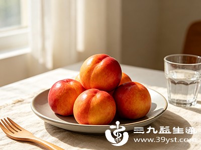 桃子——每100克约42大卡,水分足、有天然果糖,不会像果汁那样让血糖骤升 桃子——每100克约42大卡,水分足、有天然果糖,不会像果汁那样让血糖骤升