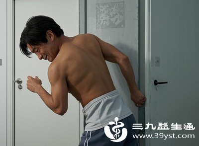 核心无力会导致身体代偿发力,走路、站立时依靠腰背肌肉支撑,久而久之出现含胸驼背、体态歪斜,越练体态越差,完全违背塑形健身的初衷 核心无力会导致身体代偿发力,走路、站立时依靠腰背肌肉支撑,久而久之出现含胸驼背、体态歪斜,越练体态越差,完全违背塑形健身的初衷
