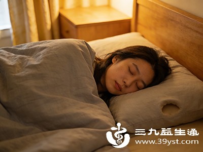 保证每天7-8小时的充足睡眠，避免熬夜，让身体有足够的时间进行新陈代谢和营养修复
