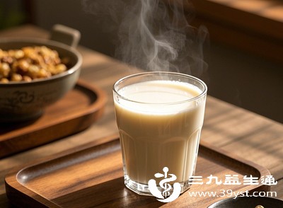 豆浆中的蛋白质和膳食纤维会增加肠胃负担,可能影响伤口愈合 豆浆中的蛋白质和膳食纤维会增加肠胃负担,可能影响伤口愈合