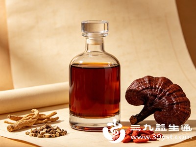 不要用灵芝酒替代药物，身体出现不适时，要及时就医，不能依赖灵芝酒调理