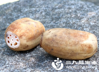 减肥期间,建议每天食用莲藕的量控制在100-150克,大约是1-2节中等大小的莲藕 减肥期间,建议每天食用莲藕的量控制在100-150克,大约是1-2节中等大小的莲藕