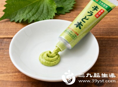 消化道溃疡患者,芥末的辛辣成分会刺激胃黏膜,加重病情 消化道溃疡患者,芥末的辛辣成分会刺激胃黏膜,加重病情
