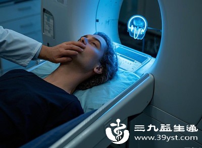 CT只能看到气道的大致轮廓，无法清晰显示气道黏膜的细微变化，而气管镜能直接进入气道，清晰观察黏膜的微小凸起、充血、糜烂等情况