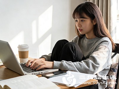 每天久坐超这个时间 你的大脑可能正在“提前老化”