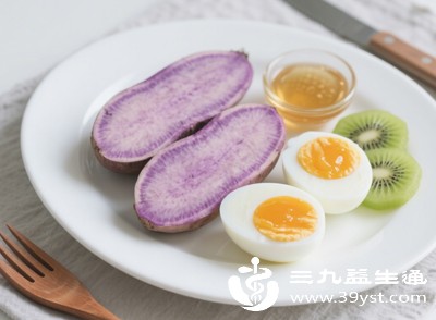 紫薯中含有较多膳食纤维,过量食用容易引起腹胀、排气增多,甚至腹泻 紫薯中含有较多膳食纤维,过量食用容易引起腹胀、排气增多,甚至腹泻