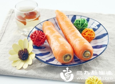 胡萝卜本身有消食理气的作用,虽不如白萝卜破气效果强烈,但过量食用会轻微疏导气机 胡萝卜本身有消食理气的作用,虽不如白萝卜破气效果强烈,但过量食用会轻微疏导气机