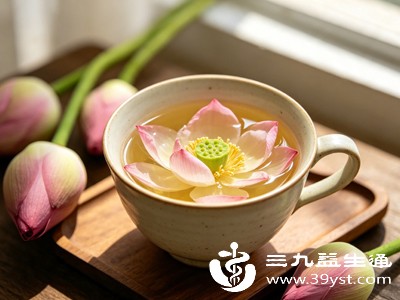 荷花茶清心火、疏肝气,能平复心神躁动,缓解焦虑紧绷的状态,帮助身体放松、平稳情绪 荷花茶清心火、疏肝气,能平复心神躁动,缓解焦虑紧绷的状态,帮助身体放松、平稳情绪