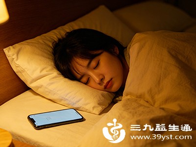 睡前避免接触手机