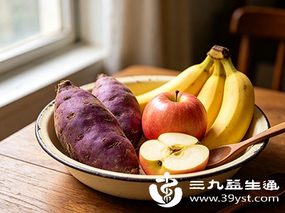 紫薯不宜与苹果、香蕉等会释放乙烯气体的水果放在一起 紫薯不宜与苹果、香蕉等会释放乙烯气体的水果放在一起