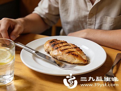 增加优质蛋白质，如鸡胸肉