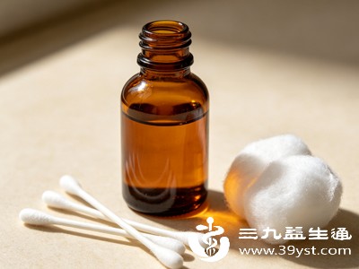 对于症状比较轻微的脚气,比如只是轻微脱皮、瘙痒,没有水泡、糜烂,皮肤也没有破损,用碘伏涂抹确实能起到一定的缓解作用 对于症状比较轻微的脚气,比如只是轻微脱皮、瘙痒,没有水泡、糜烂,皮肤也没有破损,用碘伏涂抹确实能起到一定的缓解作用