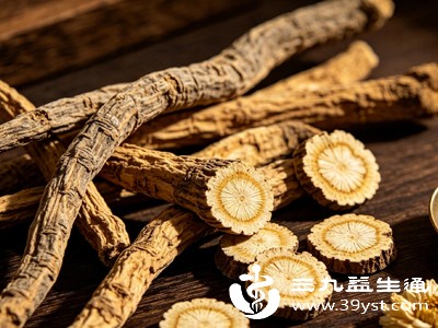 防风虽好,但不能过量使用,过量食用可能会引起肠胃不适,比如腹胀、腹泻等 防风虽好,但不能过量使用,过量食用可能会引起肠胃不适,比如腹胀、腹泻等