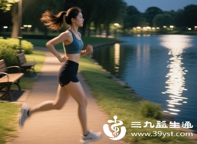 慢跑能紧致腿部线条，平板支撑能练出马甲线，即使体重变化不大，视觉上也会显得更瘦、更有精神