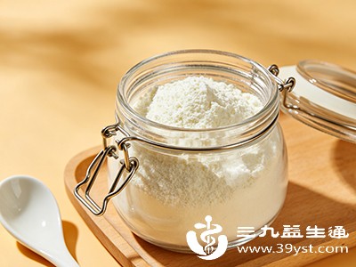 二段奶粉适当提高蛋白质、脂肪含量，增加铁、锌等比例