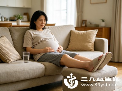 很多孕妈都做错了 孕期脚肿不用硬扛 这样调理超管用
