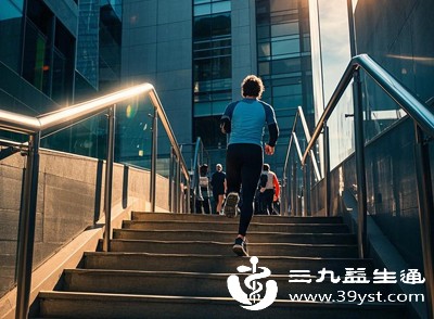 无论是日常走路、上下楼梯,还是弯腰下蹲、久坐起身,都依靠股骨头正常运转 无论是日常走路、上下楼梯,还是弯腰下蹲、久坐起身,都依靠股骨头正常运转