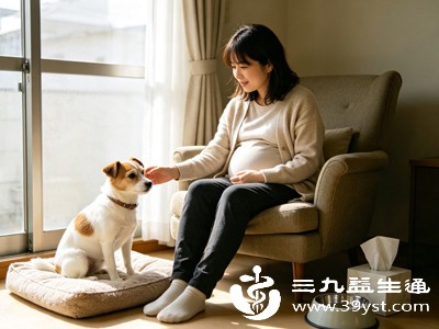 孕期切忌频繁带狗狗去复杂户外环境,避免沾染病菌;不要让狗狗接触生肉、脏污,保证宠物饮食干净卫生 孕期切忌频繁带狗狗去复杂户外环境,避免沾染病菌;不要让狗狗接触生肉、脏污,保证宠物饮食干净卫生