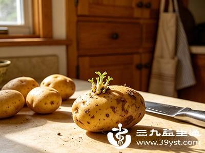 土豆发芽别乱切 这2种情况能吃 3种情况必须扔 别大意
