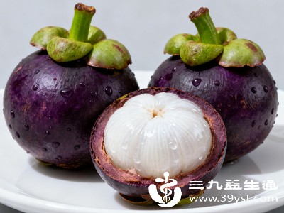 搭配山竹、西瓜、梨等凉性水果,或喝一杯绿豆汤、冬瓜汤,既能缓解榴莲的油腻,又能清热降火,让肠胃更舒适 搭配山竹、西瓜、梨等凉性水果,或喝一杯绿豆汤、冬瓜汤,既能缓解榴莲的油腻,又能清热降火,让肠胃更舒适