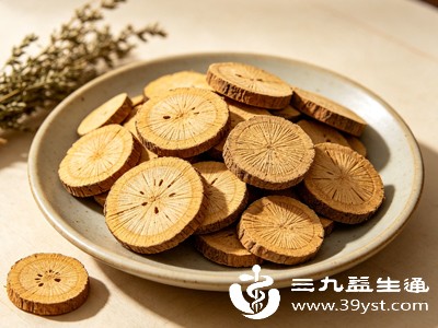 木通性偏寒凉,最核心的功效就是清热降火,尤其适合体内有燥热的人群 木通性偏寒凉,最核心的功效就是清热降火,尤其适合体内有燥热的人群