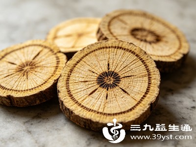 对于女性而言,木通还有通经下乳的作用,适合有相关调理需求的人群 对于女性而言,木通还有通经下乳的作用,适合有相关调理需求的人群