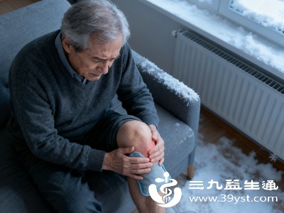 膝盖脂肪层薄弱，极易受寒湿侵袭，是典型的“怕冷关节”
