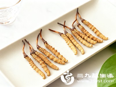 冬虫夏草中的虫草多糖等成分被认为能对免疫系统产生调节作用 冬虫夏草中的虫草多糖等成分被认为能对免疫系统产生调节作用