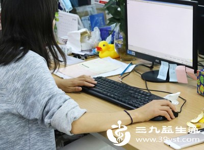 右手臂莫名酸痛是过度劳累还是疾病信号 这几个前兆要警惕
