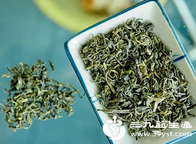 绿茶中的成分可能影响某些药物的代谢,建议服药后间隔1-2小时再饮用 绿茶中的成分可能影响某些药物的代谢,建议服药后间隔1-2小时再饮用