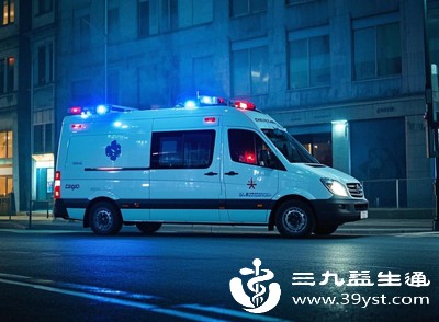 重度烫伤，无论面积大小，都要立即拨打急救电话，快速送医治疗，切勿自行处理，以免延误病情