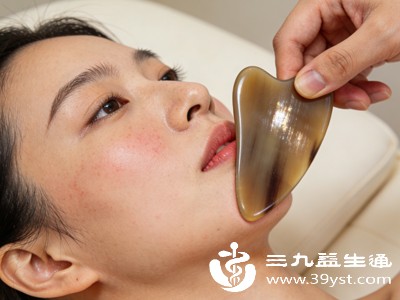 若过敏症状较为明显，属于中度过敏，自愈周期会大幅延长