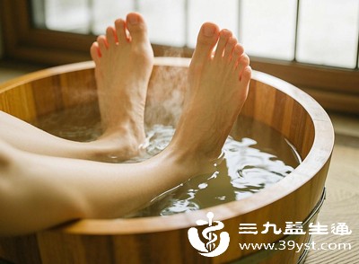 泡脚不是越久越好 抓准黄金时间 养气血助眠效果翻倍