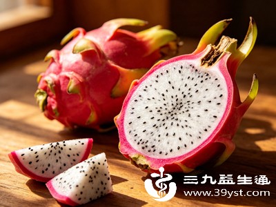 脾胃虚寒、容易腹泻的人群,晚上应尽量少吃或不吃火龙果,因为火龙果性偏凉,可能会加重腹泻症状 脾胃虚寒、容易腹泻的人群,晚上应尽量少吃或不吃火龙果,因为火龙果性偏凉,可能会加重腹泻症状